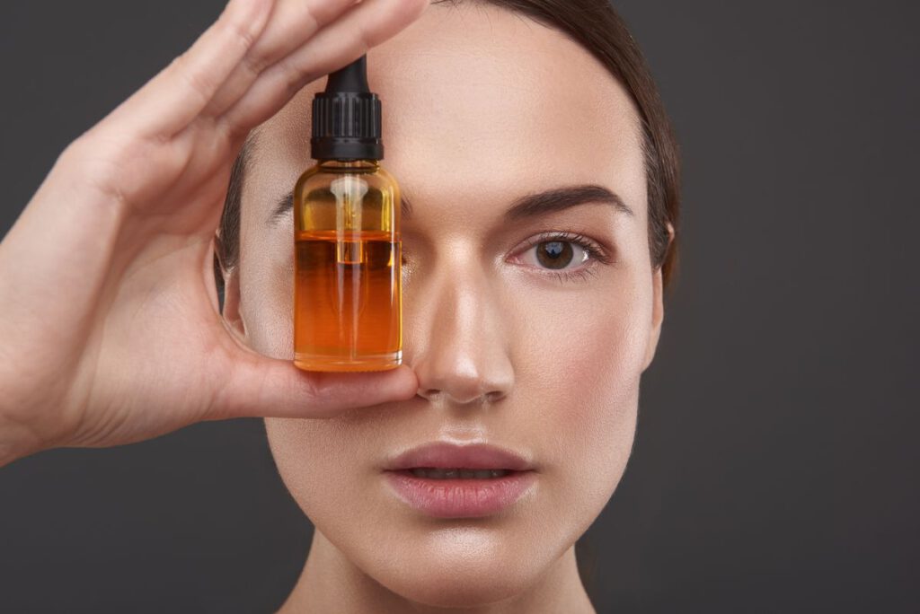 Sérum pour le Visage Efficace à base de Vitamine C et de Rétinol. Les Cosmétiques Les Mieux Notés